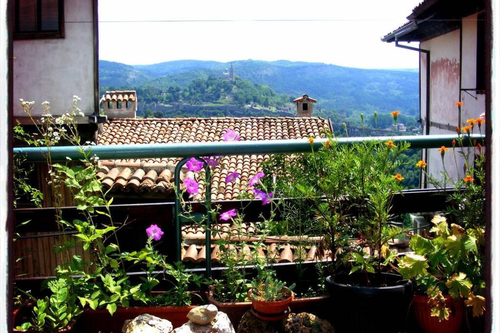 Authentic Guest Stay In The Heart Of Veliko Tarnovo Студио С Изглед Към Царевец Kültér fotó