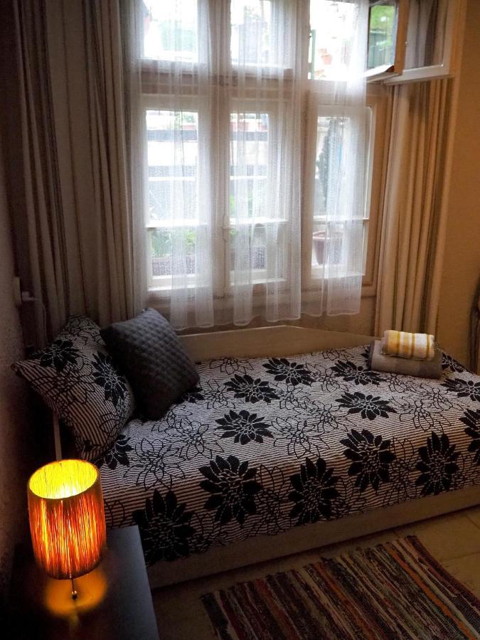 Authentic Guest Stay In The Heart Of Veliko Tarnovo Студио С Изглед Към Царевец Kültér fotó