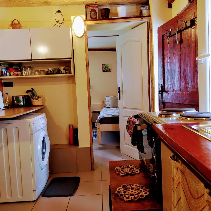 Authentic Guest Stay In The Heart Of Veliko Tarnovo Студио С Изглед Към Царевец Kültér fotó