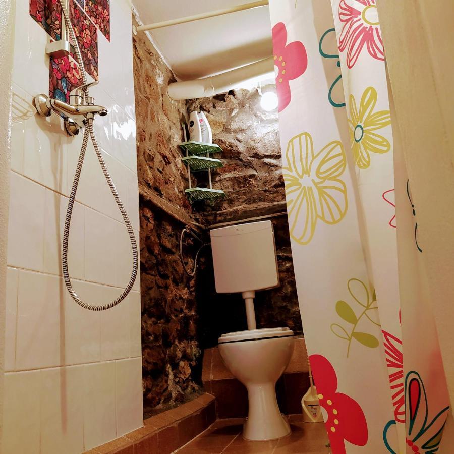 Authentic Guest Stay In The Heart Of Veliko Tarnovo Студио С Изглед Към Царевец Kültér fotó
