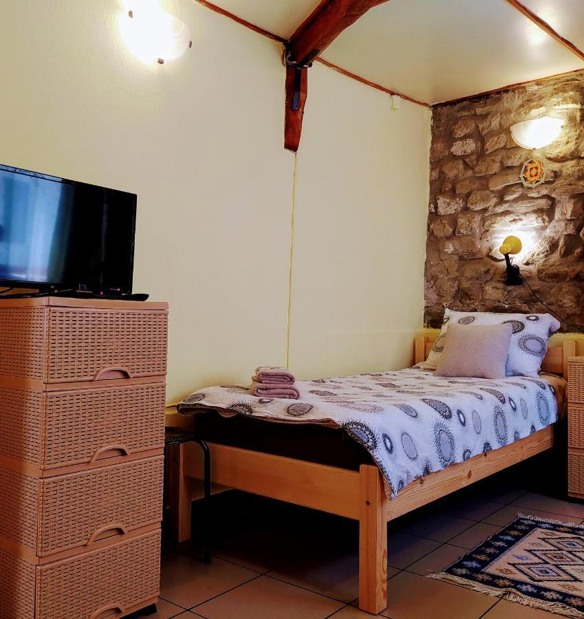 Authentic Guest Stay In The Heart Of Veliko Tarnovo Студио С Изглед Към Царевец Kültér fotó