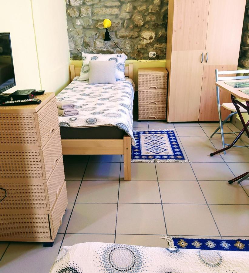 Authentic Guest Stay In The Heart Of Veliko Tarnovo Студио С Изглед Към Царевец Kültér fotó